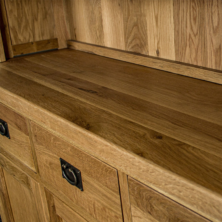 Yes Large Oak Buffet and Hutch