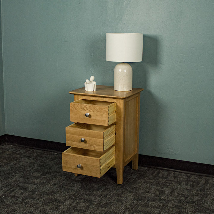 Victoria Oak Bedside Cabinet (L)