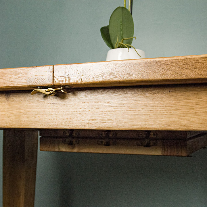 Vienna Butterfly Extending Oak Dining Table (1.4m - 1.8m)