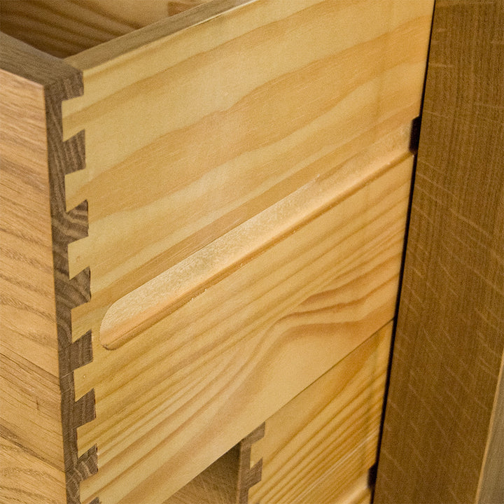 Queensland Narrow Chest