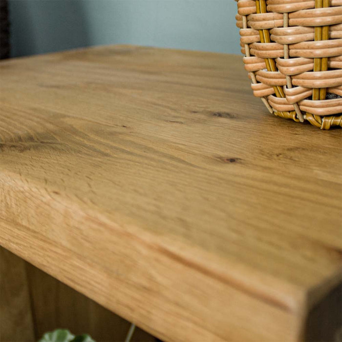 A close up of the top of the Vancouver Value Oak Cube, showing the wood grain.