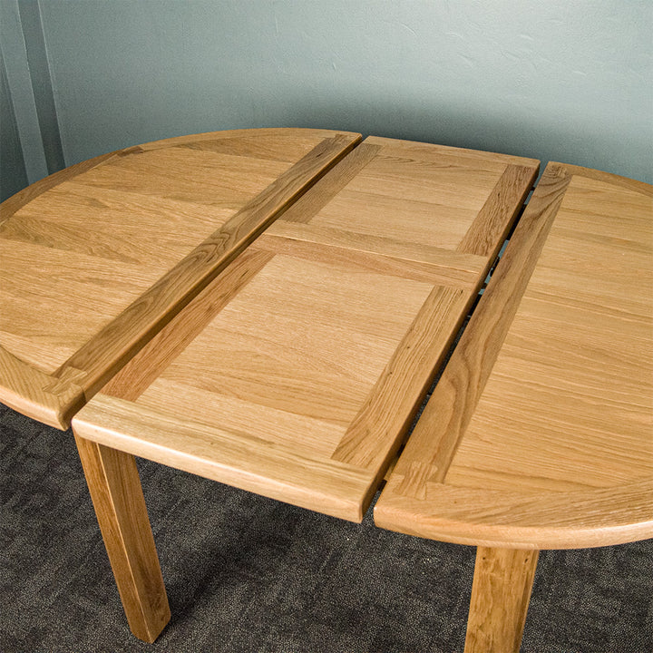Dakota Oak 4 Seater Round Extending Dining Suite