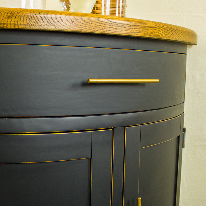 A close view of the gold coloured metal handle on the drawer of the Cascais Oak-Top Corner Cabinet.