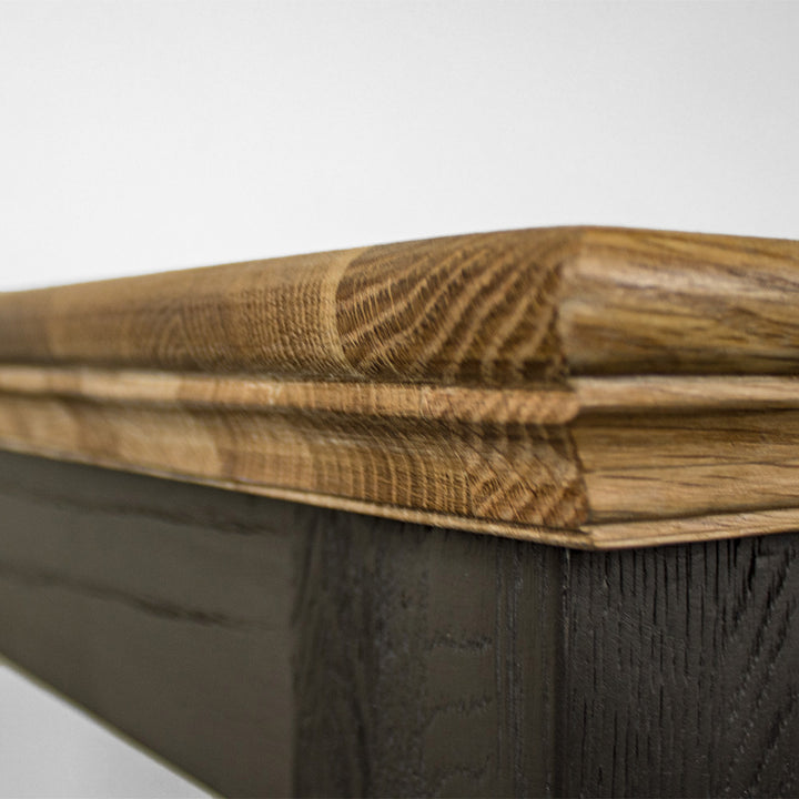 A close up of the corner of the Boston Oak Large 2m Dining Table.