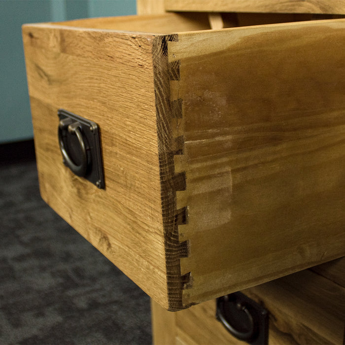 Yes Four Drawers Oak Chest